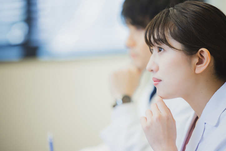 薬学生への実務指導の様子